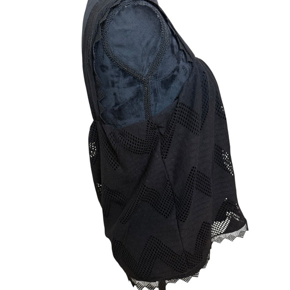 Reserved | Cut Out Black Square Neck Sleeveless Tank Top - Picture 3 of 13